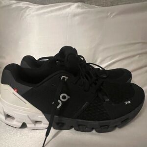 On Cloudflyer 4  Running Shoe/ sneakers